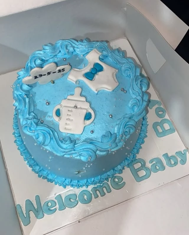 Newborn baby celebration cake with welcome message and date 23-5-25 for baby arrival - Baby Welcome Cakes Karachi By Whisk And Sift